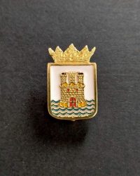pin escudo ares