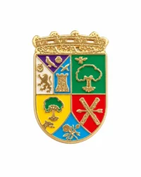 pin escudo belvis de la jara