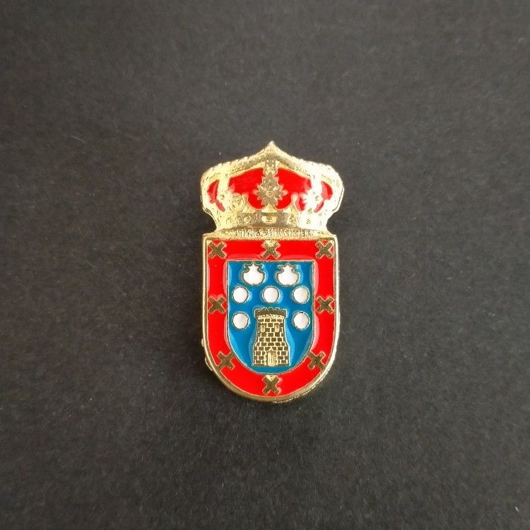 pin escudo carral