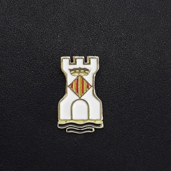 pin escudo castelldefels