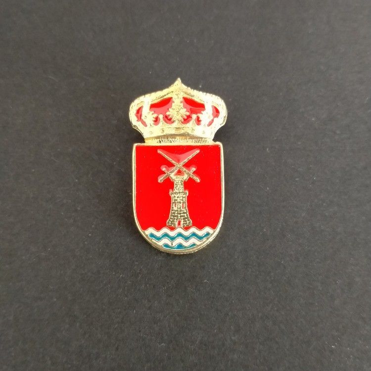 pin escudo corcubión