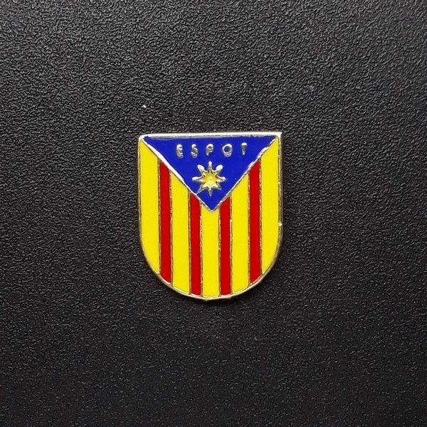 pin escudo espot