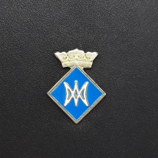 pin escudo olvan