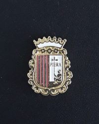 pin escudo piera