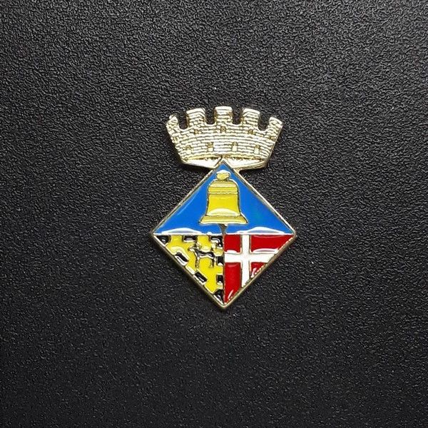 pin escudo sant celoni